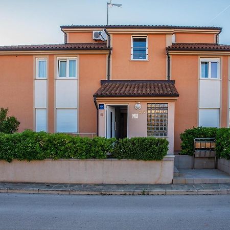 Apartman Maksim Баньоле Екстериор снимка